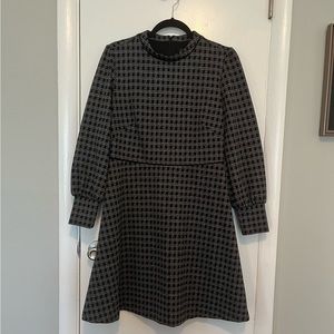 Ann Taylor Black and White Fit and Flare professional Dress | size 8